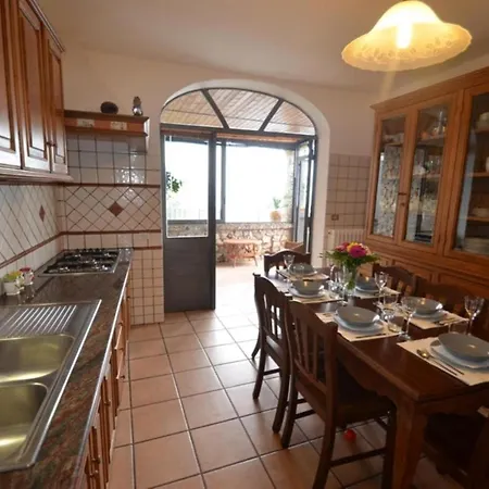 Celeste Villa Arola (Campania)
